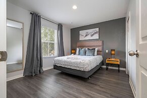 Cozy 4BR Regal Oaks w hot tub