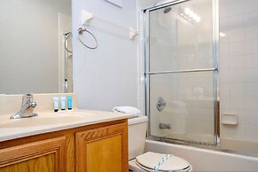 Cozy 4BR Regal Oaks w hot tub