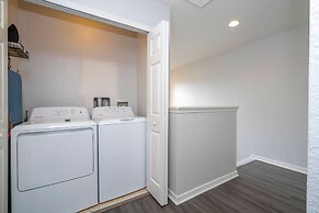 Cozy 4BR Regal Oaks w hot tub