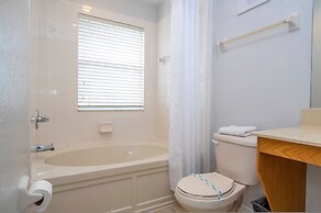 Cozy 4BR Regal Oaks w hot tub