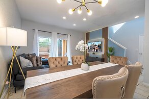 Cozy 4BR Regal Oaks w hot tub