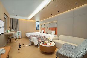 Grandee Rezen - TaiKoo Hui Plaza Shipaiqiao Metro Station