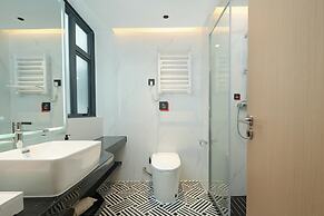 Grandee Rezen - TaiKoo Hui Plaza Shipaiqiao Metro Station