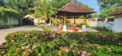 Kumarakom Tharavadu - Heritage Hotel