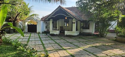 Kumarakom Tharavadu - Heritage Hotel