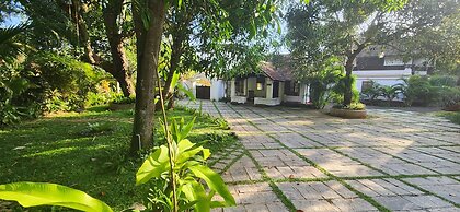 Kumarakom Tharavadu - Heritage Hotel