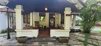 Kumarakom Tharavadu - Heritage Hotel