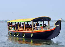 Kumarakom Tharavadu - Heritage Hotel