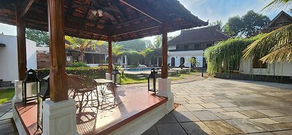 Kumarakom Tharavadu - Heritage Hotel