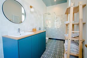 Lighthouse by Grand Aparrtments