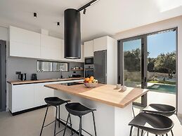 Villa Zefyros With Sea View