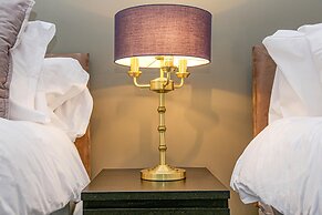 Detached 4 Bed-ultrafast Wifi,garden,free Parking