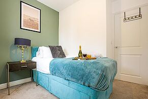 Detached 4 Bed-ultrafast Wifi,garden,free Parking