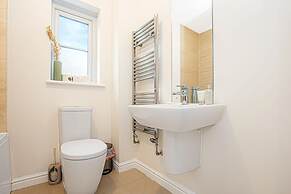 Detached 4 Bed-ultrafast Wifi,garden,free Parking