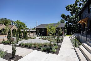 The Nomad by AvantStay – Modern Comfort Near Downtown