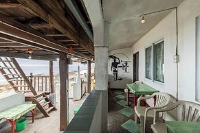 Monaliza Surf Resort