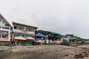 Monaliza Surf Resort