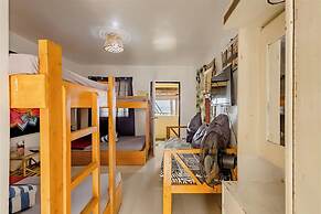 Monaliza Surf Resort