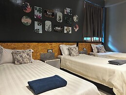 Riverbank Dungun Guesthouse & Cafe