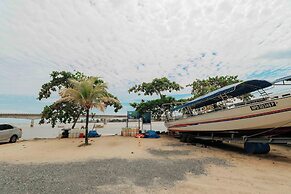 Riverbank Dungun Guesthouse & Cafe