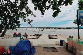 Riverbank Dungun Guesthouse & Cafe