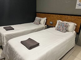 Riverbank Dungun Guesthouse & Cafe