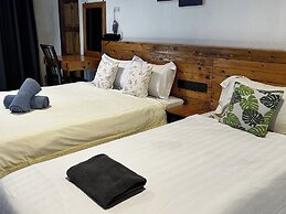 Riverbank Dungun Guesthouse & Cafe