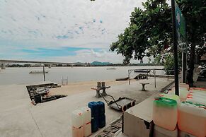 Riverbank Dungun Guesthouse & Cafe