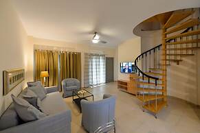 Avia Blue Maisonette - Steps From the Sea