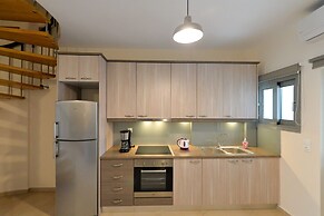 Avia Blue Maisonette - Steps From the Sea