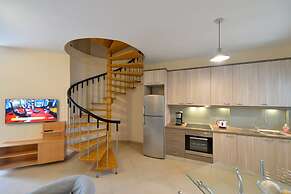 Avia Blue Maisonette - Steps From the Sea