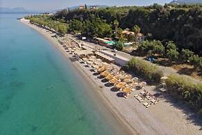 Avia Blue Maisonette - Steps From the Sea