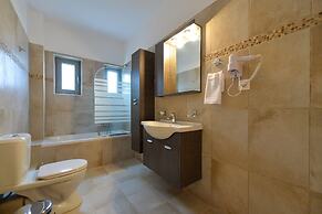 Avia Blue Maisonette - Steps From the Sea