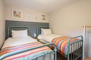 Host Stay Castle Hill Cottage