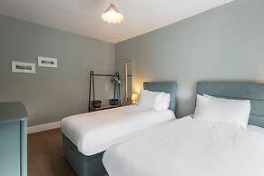 Host Stay Castle Hill Cottage