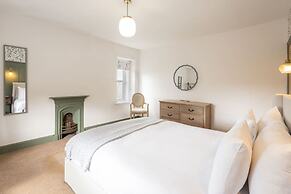 Host Stay Castle Hill Cottage