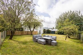 Host Stay Castle Hill Cottage