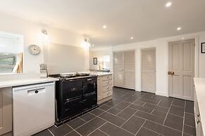 Host Stay Castle Hill Cottage