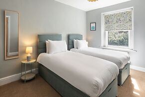 Host Stay Castle Hill Cottage