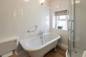 Host Stay Castle Hill Cottage