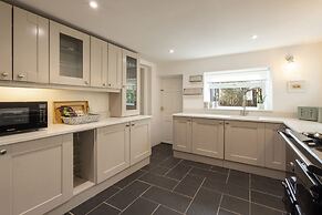 Host Stay Castle Hill Cottage