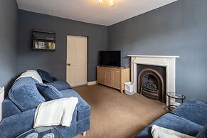 Host Stay Castle Hill Cottage