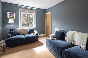 Host Stay Castle Hill Cottage