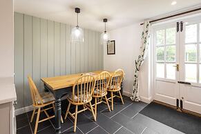 Host Stay Castle Hill Cottage