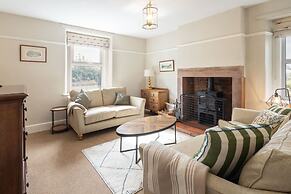 Host Stay Castle Hill Cottage