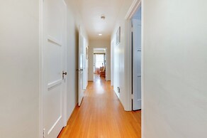 5 Mi to Sofi Stadium: Charming Family Home!