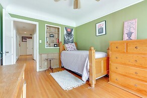5 Mi to Sofi Stadium: Charming Family Home!