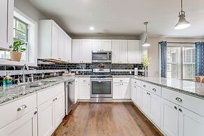 Pet-friendly Home w/ Hot Tub in Atlanta!