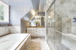 Pet-friendly Home w/ Hot Tub in Atlanta!