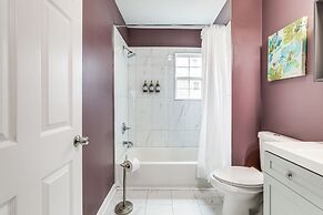 Pet-friendly Home w/ Hot Tub in Atlanta!
